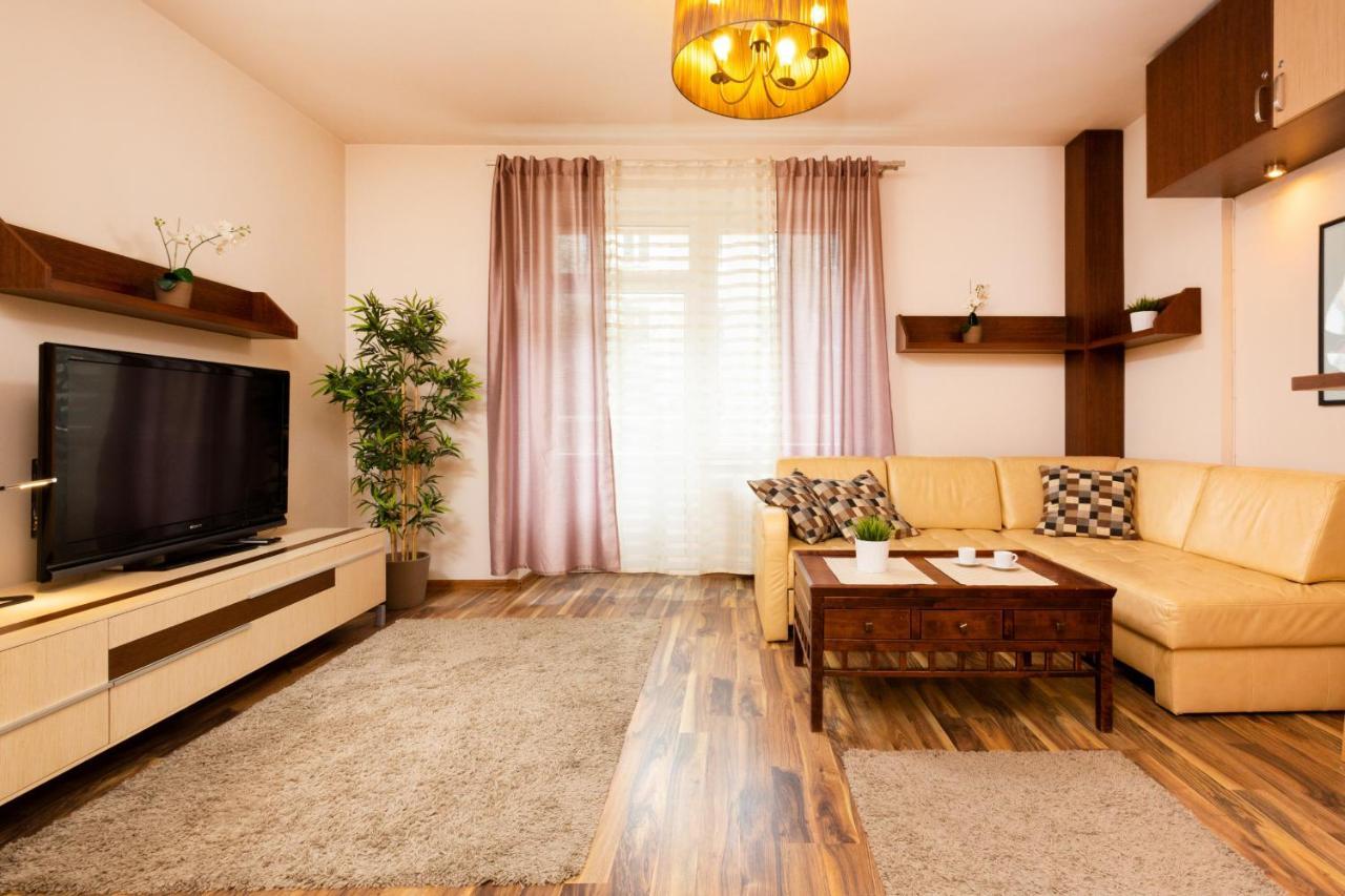 Apartment Warsaw Hoza By Noclegi Renters Varsóvia Exterior foto